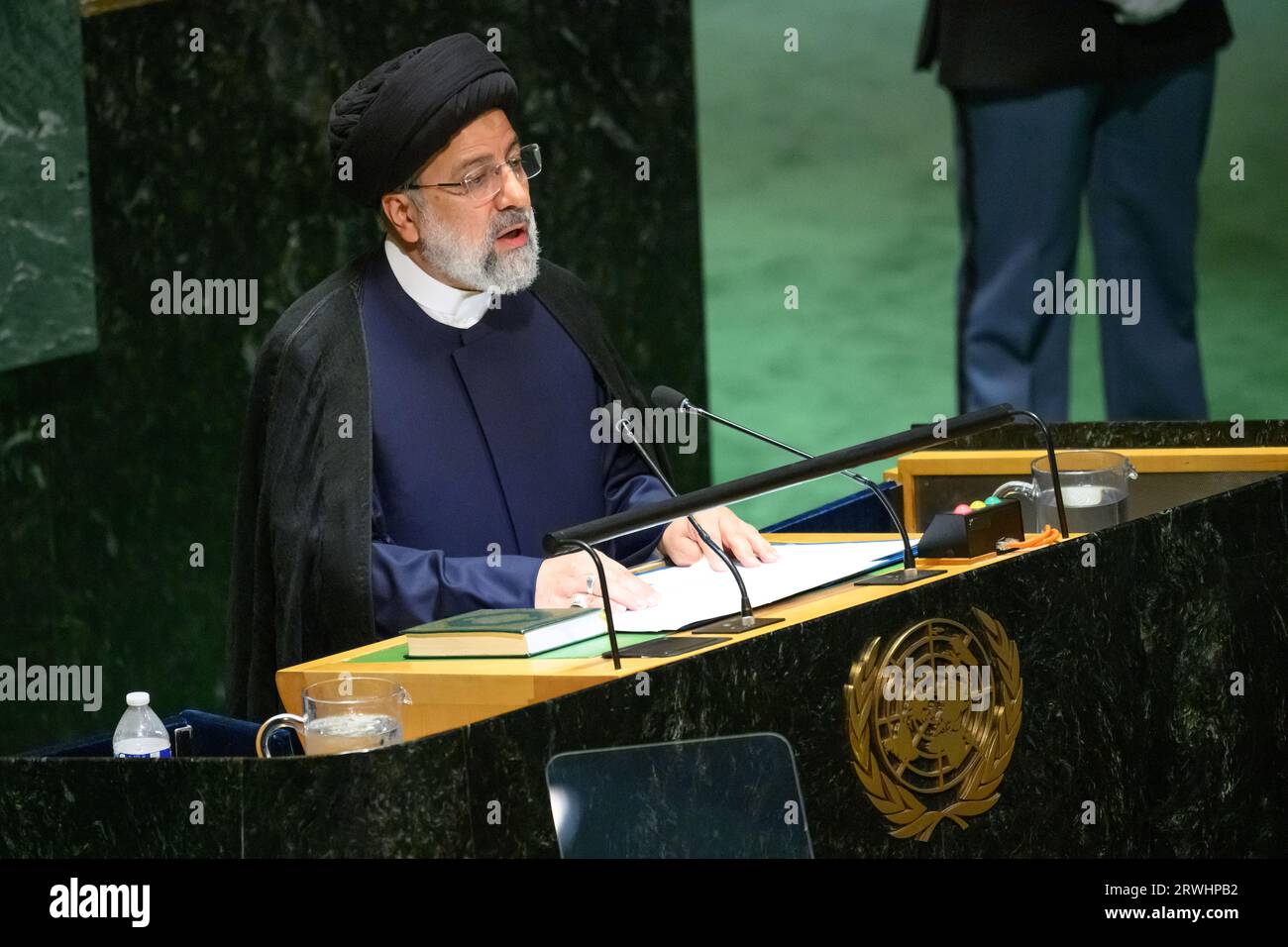 New York, USA, 19 settembre 2023. Il presidente iraniano Seyyed Ebrahim Raisi si si rivolge alla 78a Assemblea generale delle Nazioni Unite presso la sede delle Nazioni Unite. Crediti: Enrique Shore/Alamy Live News Foto Stock