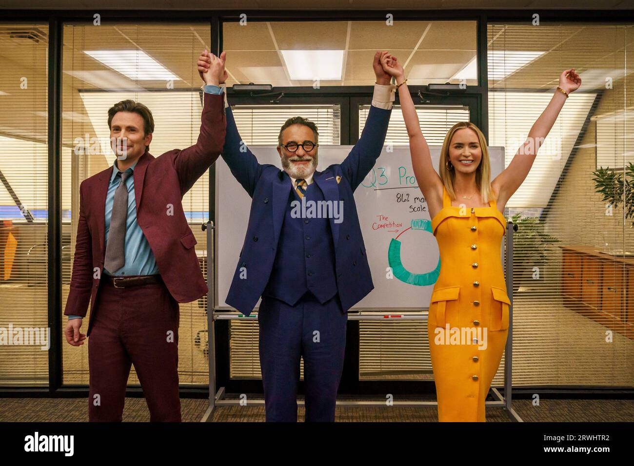 DATA DI RILASCIO: 27 ottobre 2023. TITOLO: Pain Hustlers. STUDIO: Wychwood Media. DIRETTORE: David Yates. TRAMA: Liza sogna una vita migliore per lei e sua figlia così ottiene un lavoro in una farmacia in bancarotta e il fegato di Liza catapulta l'azienda e lei nella vita alta senza sapere che presto sarà nel mezzo di una cospirazione criminale. PROTAGONISTI: (L-R) CHRIS EVANS nel ruolo di Brenner, ANDY GARCIA nel ruolo di Neel, EMILY BLUNT nel ruolo di Liza. (Immagine di credito: © Wychwood Media/Entertainment Pictures/ZUMAPRESS.com) SOLO PER USO EDITORIALE! Non per USO commerciale! Foto Stock