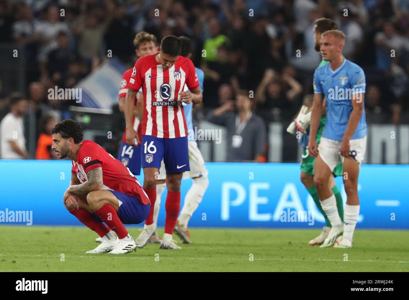 Roma, . 19 settembre 2023. Roma, Italia 19.09.2023: Delusione dei giocatori dell'Atletico dopo aver segnato al termine della UEFA Champions League 2023-2024 calcio, gruppo e, tra SS Lazio vs Atletico de Madrid allo Stadio Olimpico di Roma. Credito: Agenzia fotografica indipendente/Alamy Live News Foto Stock