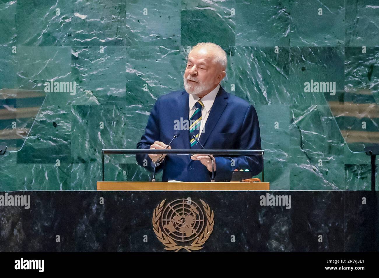 New York, Stati Uniti. 19 agosto 2023. Il presidente brasiliano Luiz Inacio Lula da Silva si rivolge alla 78a sessione dell'assemblea generale presso la sede delle Nazioni Unite, il 19 settembre 2023 a New York, New York, USA. Credito: Ricardo Stuckert/Presidenza del Brasile/Alamy Live News Foto Stock