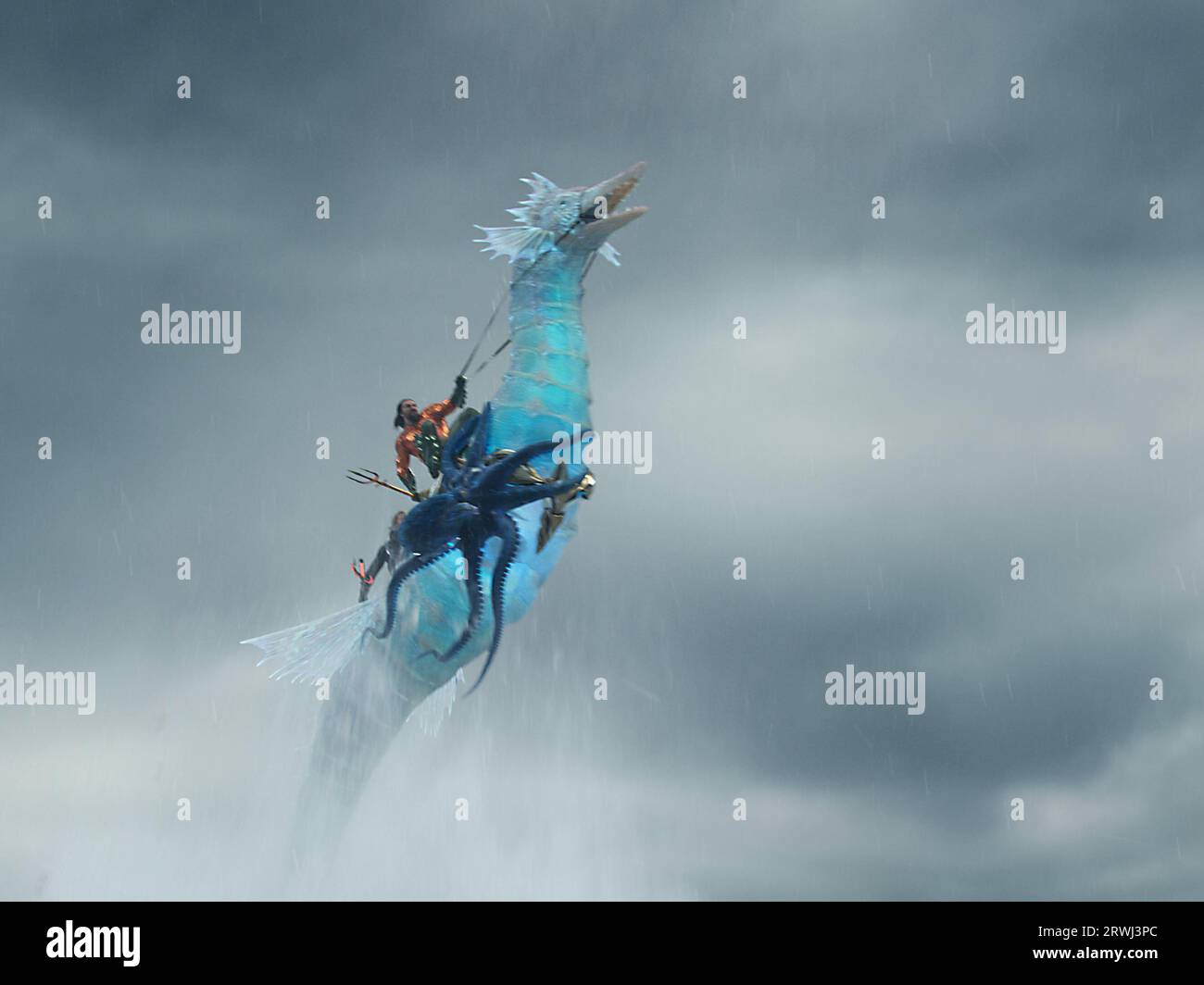 DATA DI USCITA: 20 dicembre 2023. TITOLO: Aquaman e il Regno perduto. STUDIO: Warner Bros. DIRETTORE: James Wan. TRAMA: Arthur deve chiedere l'aiuto del suo fratellastro Orm per proteggere Atlantide da Black Manta, che ha scatenato un'arma devastante nella sua ossessiva missione per vendicare la morte di suo padre. PROTAGONISTA: JASON MOMOA nel ruolo di Aquaman. (Immagine di credito: © Warner Bros/Entertainment Pictures/ZUMAPRESS.com) SOLO PER USO EDITORIALE! Non per USO commerciale! Foto Stock