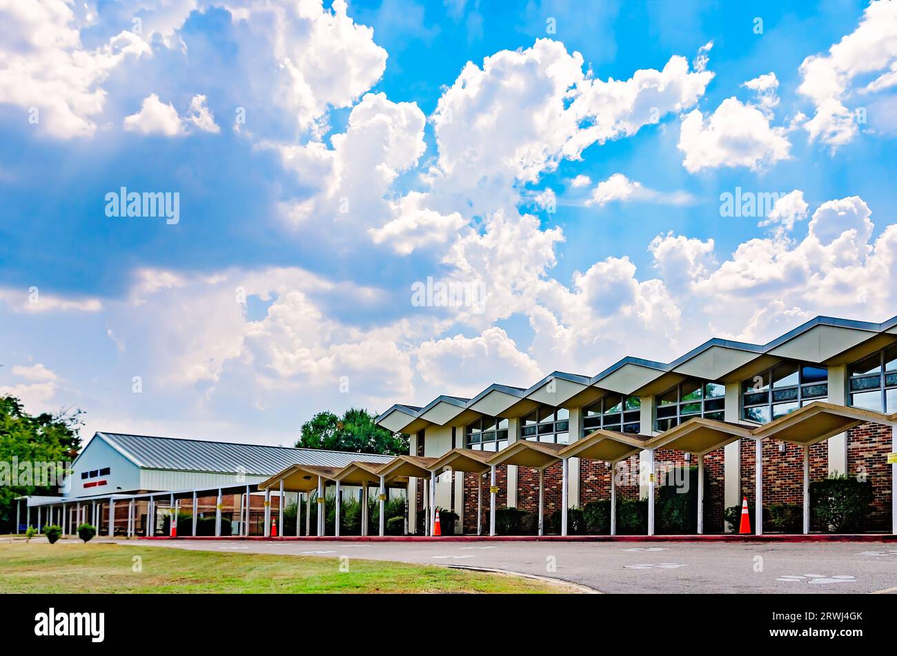La Nan Gray Davis Elementary School è raffigurata, il 26 agosto 2023, a Theodore, Alabama. La scuola serve i voti pre-asilo fino al quinto. Foto Stock