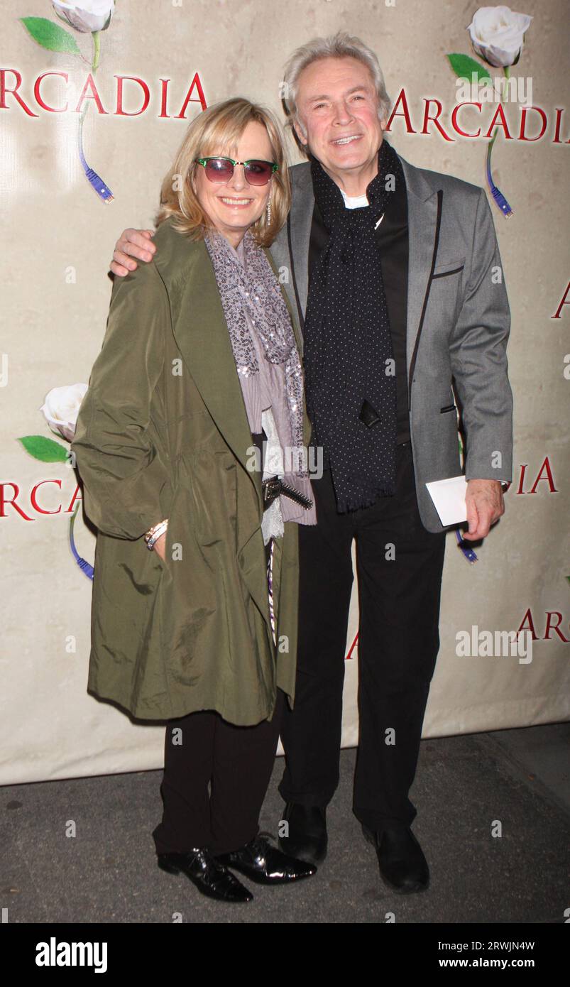 Twiggy e il marito Leigh Lawson assistono allo spettacolo di apertura di "Arcadia" di Tom Stoppard all'Ethel Barrymore Theatre di New York il 17 marzo 2011. Crediti fotografici: Henry McGee/MediaPunch Foto Stock