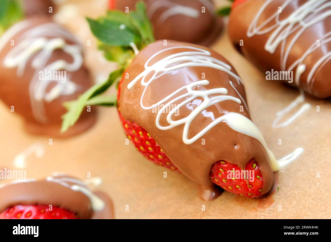 Fragola con glassa di cioccolato Foto Stock