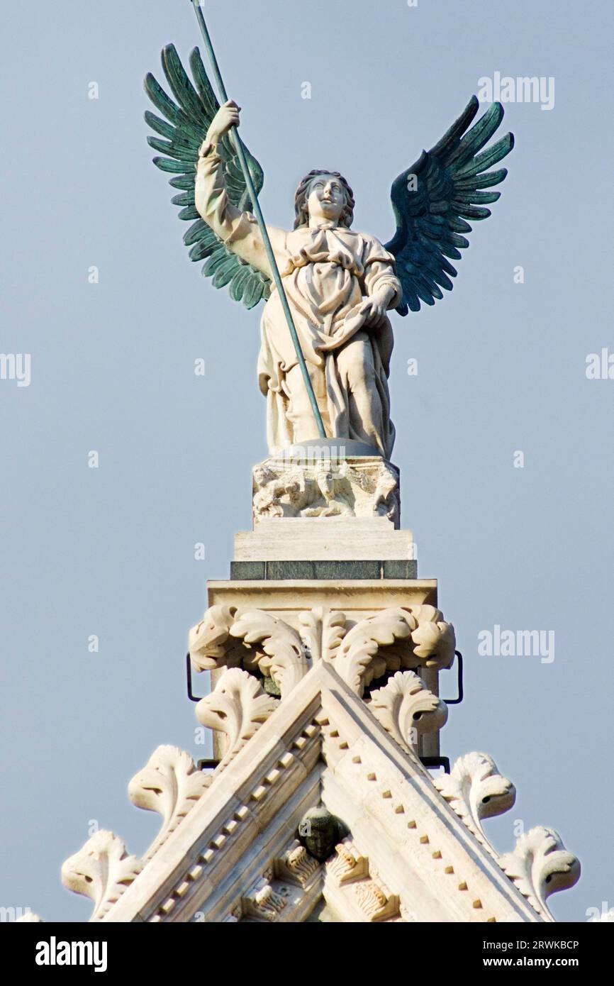 Particolare della facciata marmorea della Cattedrale di Santa Maria di Sianese di Giovanni Pisano Foto Stock