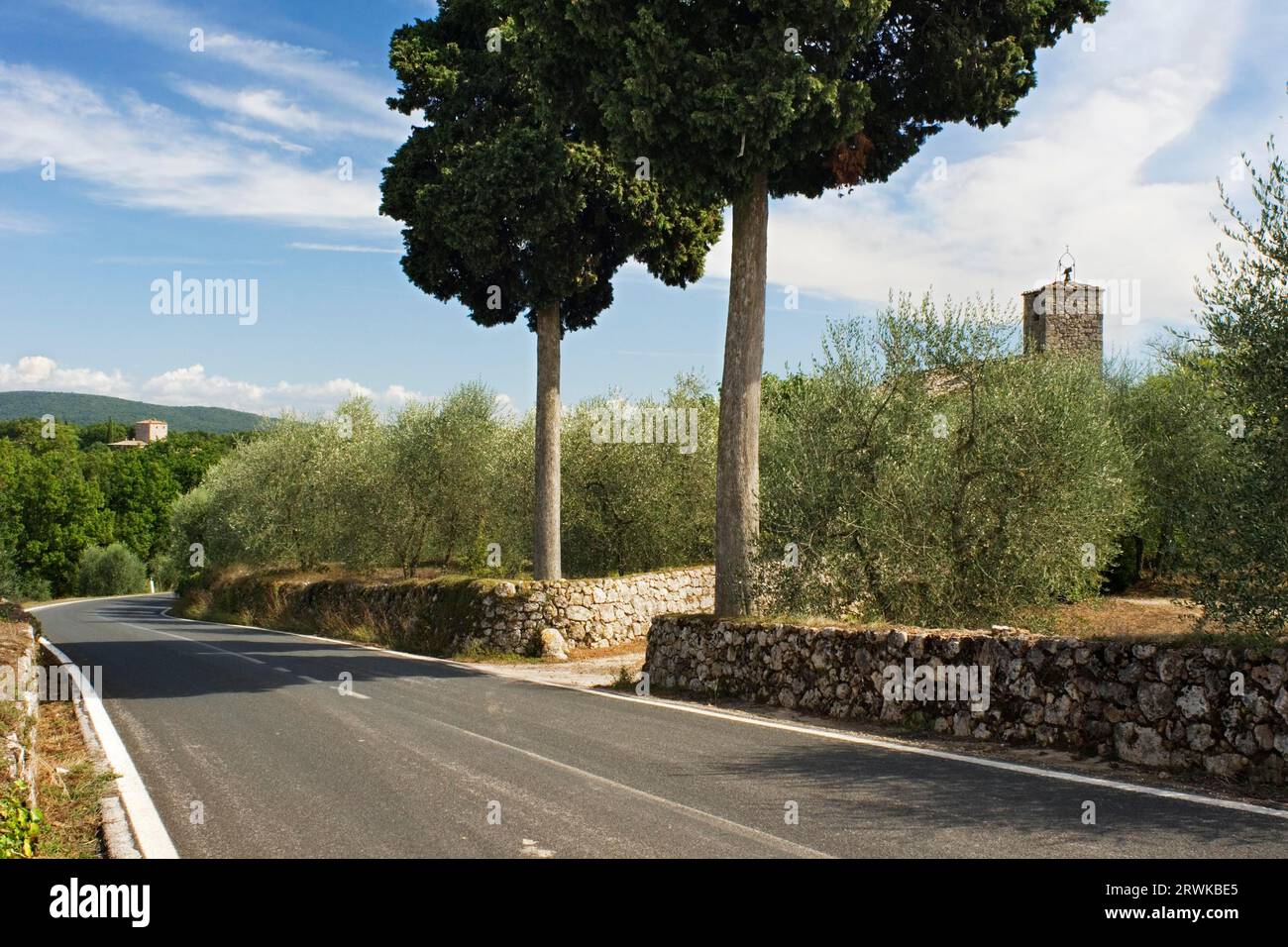 Una chiesa di campagna nella Montagnola Senese in Toscana Foto Stock