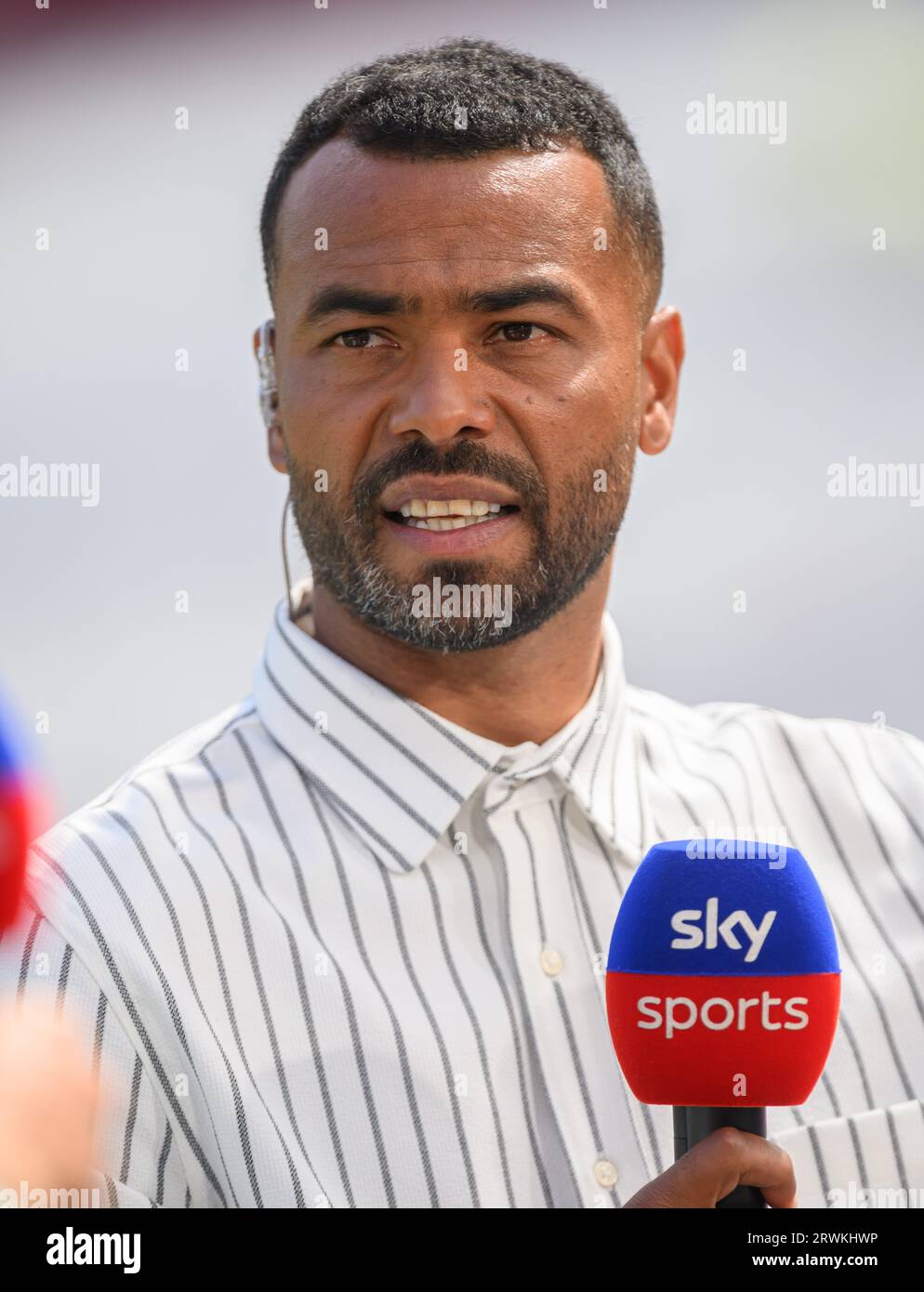 Londra, Regno Unito. 20 agosto 2023. 20 agosto 2023 - West Ham United / Chelsea - Premier League - London Stadium, il pundit di calcio dello Sky Sports Ashley Cole durante la partita di Premier League al London Stadium, Londra. Credito immagine: Mark Pain/Alamy Live News Foto Stock
