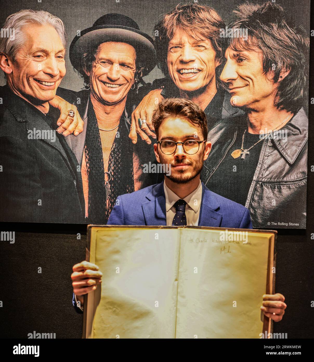 Londra, Regno Unito. 20 settembre 2023. Gustave Dore e Blanchard Jerrold, inciso bt Mick Jagger, Happy Christmas 2016 Charlie .asta comprendente una straordinaria biblioteca di prime edizioni moderne insieme a monumenti del mondo del jazz, raccolti dal rinomato musicista e batterista dei Rolling Stones Charlie Watts. 29 set 2023.Paul Quezada-Neiman/Alamy Live News Credit: Paul Quezada-Neiman/Alamy Live News Foto Stock