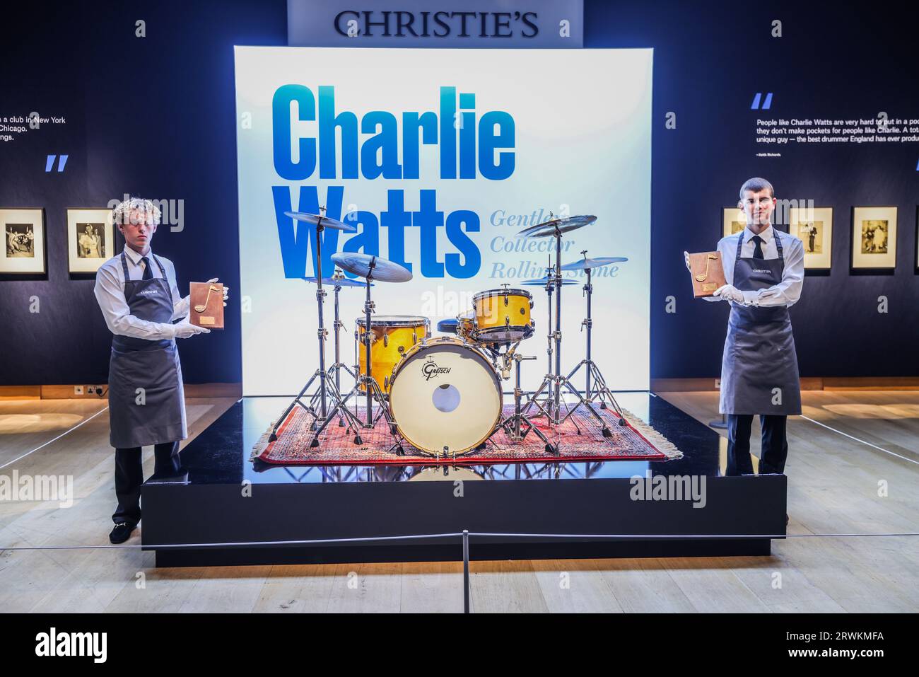 Londra, Regno Unito. 20 settembre 2023. (Stima: £10,000-15,000). Kit tamburo che Charlie Watts ha usato come suo kit principale per il tour con i Rolling Stones dal 1978 al 2019 circa - in prestito dai Rolling Stones (non parte della collezione o delle vendite) asta comprendente una straordinaria biblioteca di prime edizioni moderne insieme a monumenti del mondo del jazz, raccolti dal rinomato musicista e batterista dei Rolling Stones Charlie Watts. 29 set 2023.Paul Quezada-Neiman/Alamy Live News Credit: Paul Quezada-Neiman/Alamy Live News Foto Stock