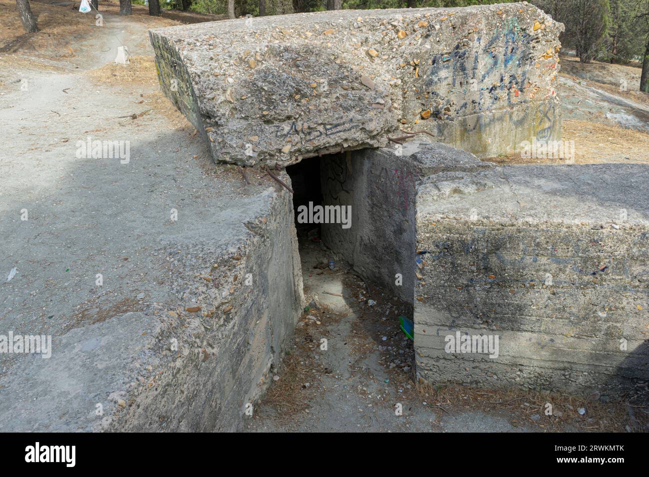 Storico bunker di Madrid, resti della guerra civile spagnola. Un testimone silenzioso di conflitti, storie e tempo passarono Foto Stock