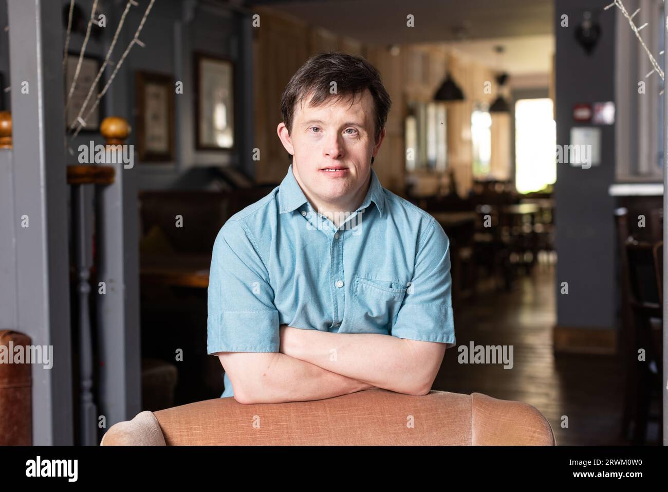 Tommy Jessop, attore britannico. È il primo attore con sindrome di Down a recitare in un dramma in prima serata della BBC, fotografato a Winchester, Inghilterra, Regno Unito Foto Stock