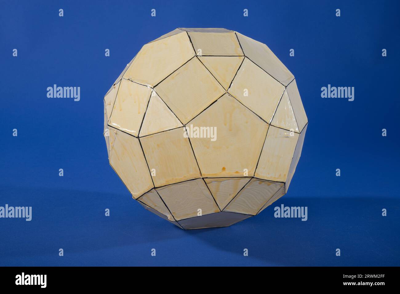 Modello geometrico di Martin Berman, Parabigyrate Rhombicosidodecahedron. 1978.1065.093. Foto Stock