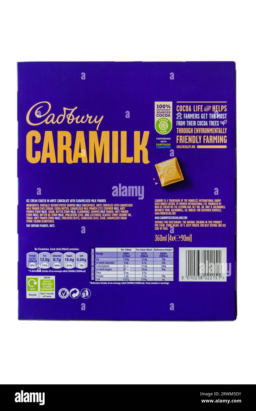 Ingredienti e informazioni nutrizionali sul retro della scatola di gelati Cadbury Caramilk, gelati isolati su fondo bianco Foto Stock