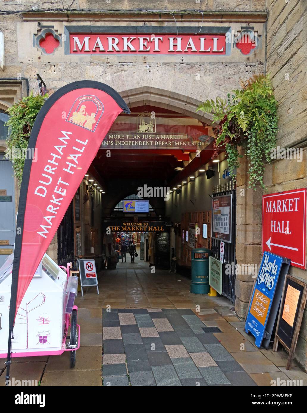 Ingresso al mercato cittadino di Durham, Durham Market Hall, Market Place, Durham, DH1 3NJ Foto Stock
