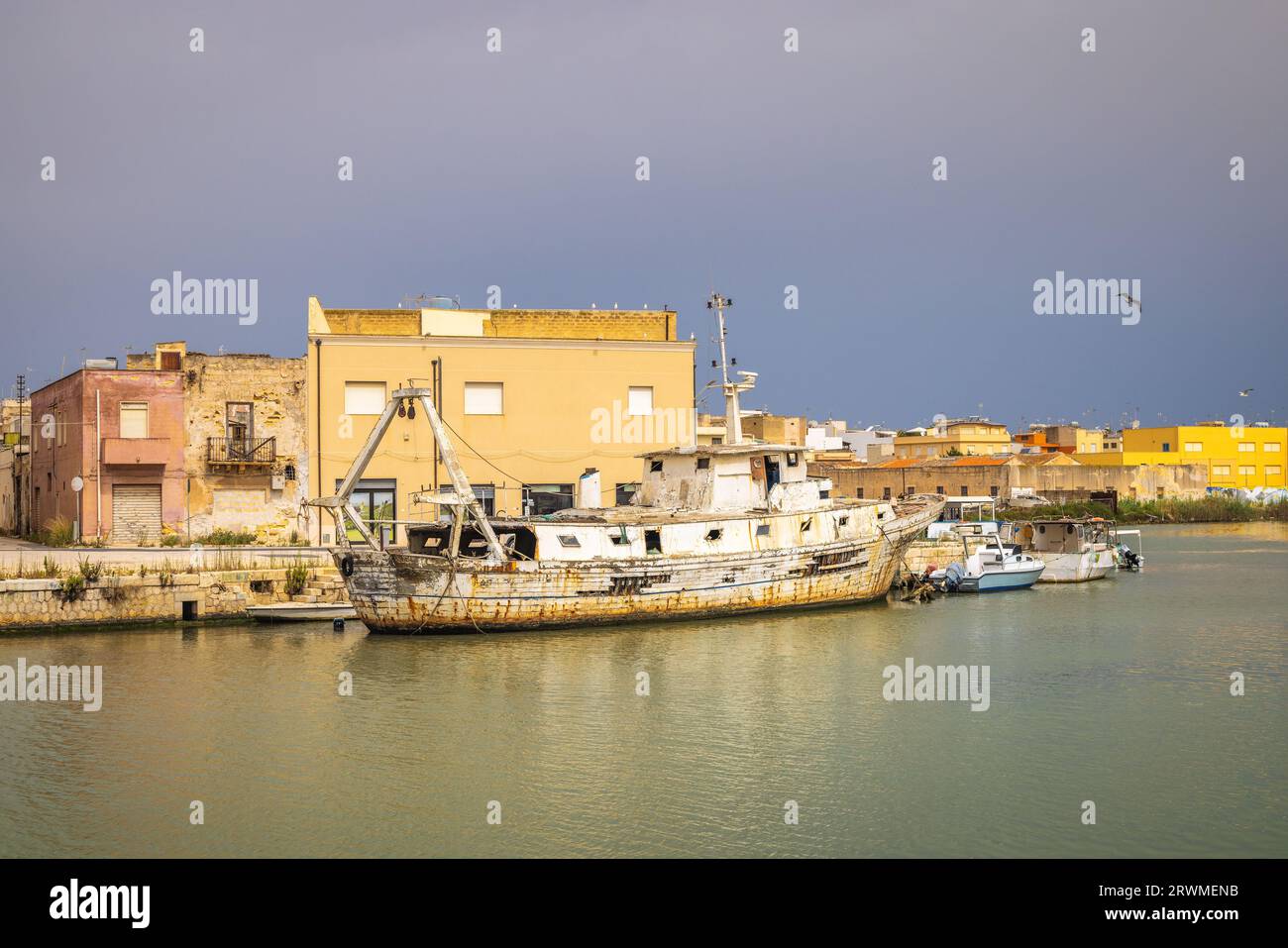 Canale marittimo di Mazara del Vallo, città nel sud-ovest della Sicilia, Italia, Europa. Foto Stock