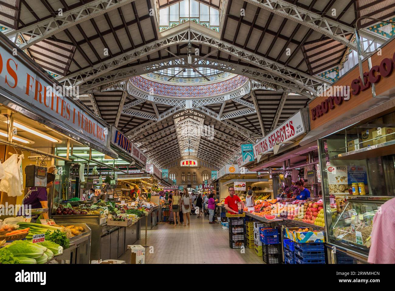VALENCIA, SPAGNA - 18 MAGGIO 2017: Questo è l'interno del Central City Market. Foto Stock