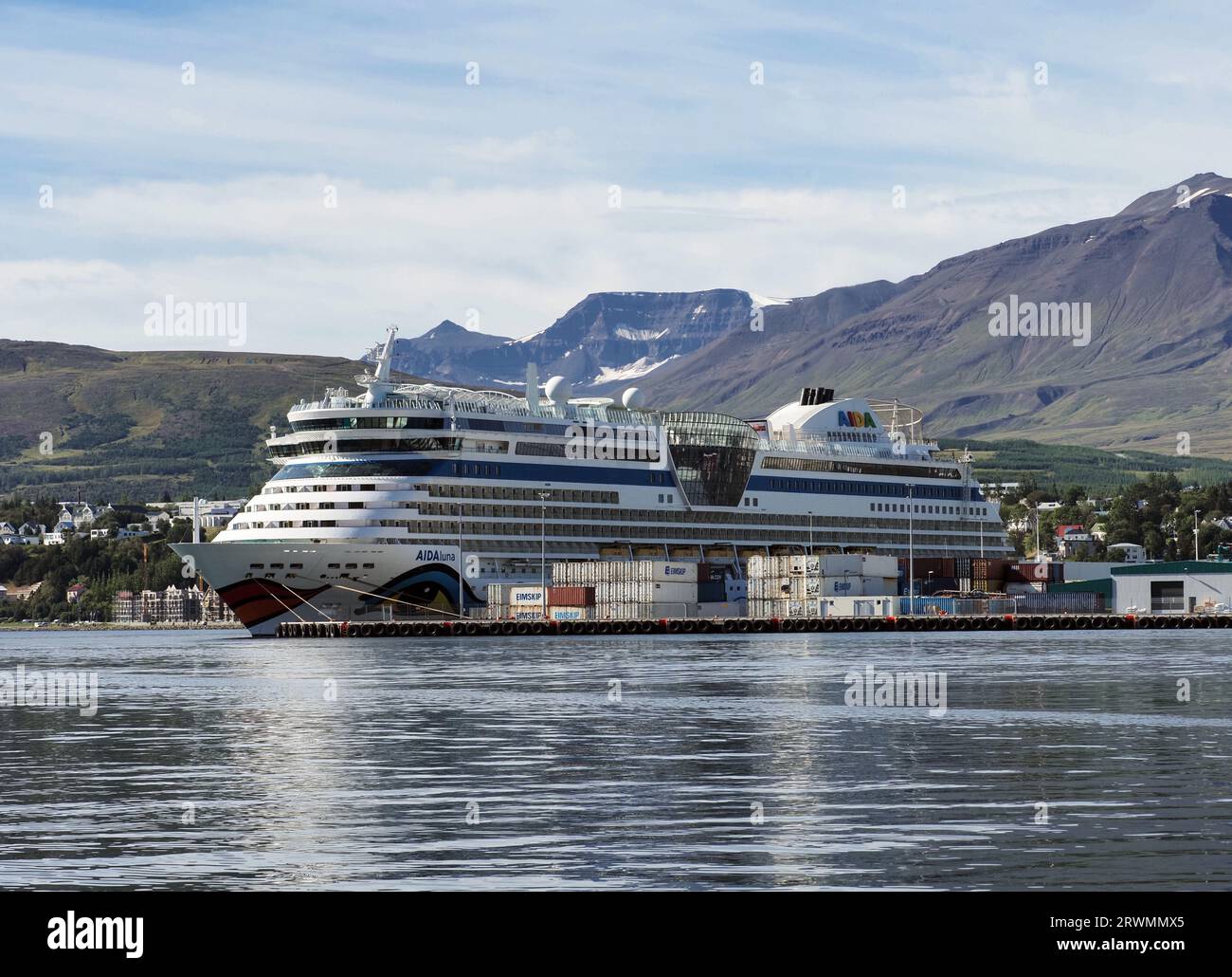 Akureyri, Islanda. 20 agosto 2023. La nave da crociera "AIDALuna" si trova nel porto del fiordo di Eyjafjördur. Credito: Soeren Stache/dpa/Alamy Live News Foto Stock