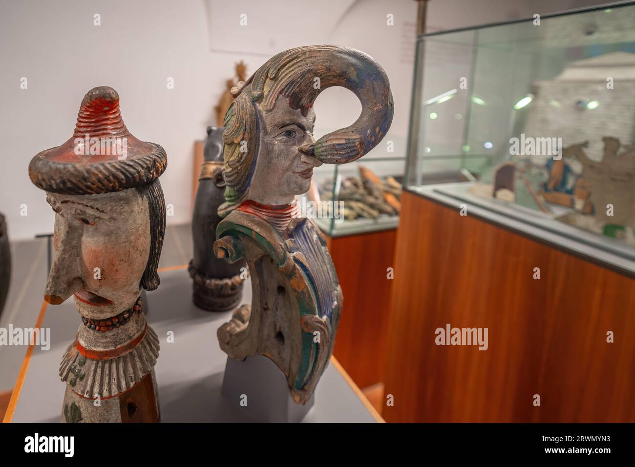 L'uccello della scultura della conoscenza di sé al Museo d'arte popolare tirolese di Innsbruck, Austria Foto Stock