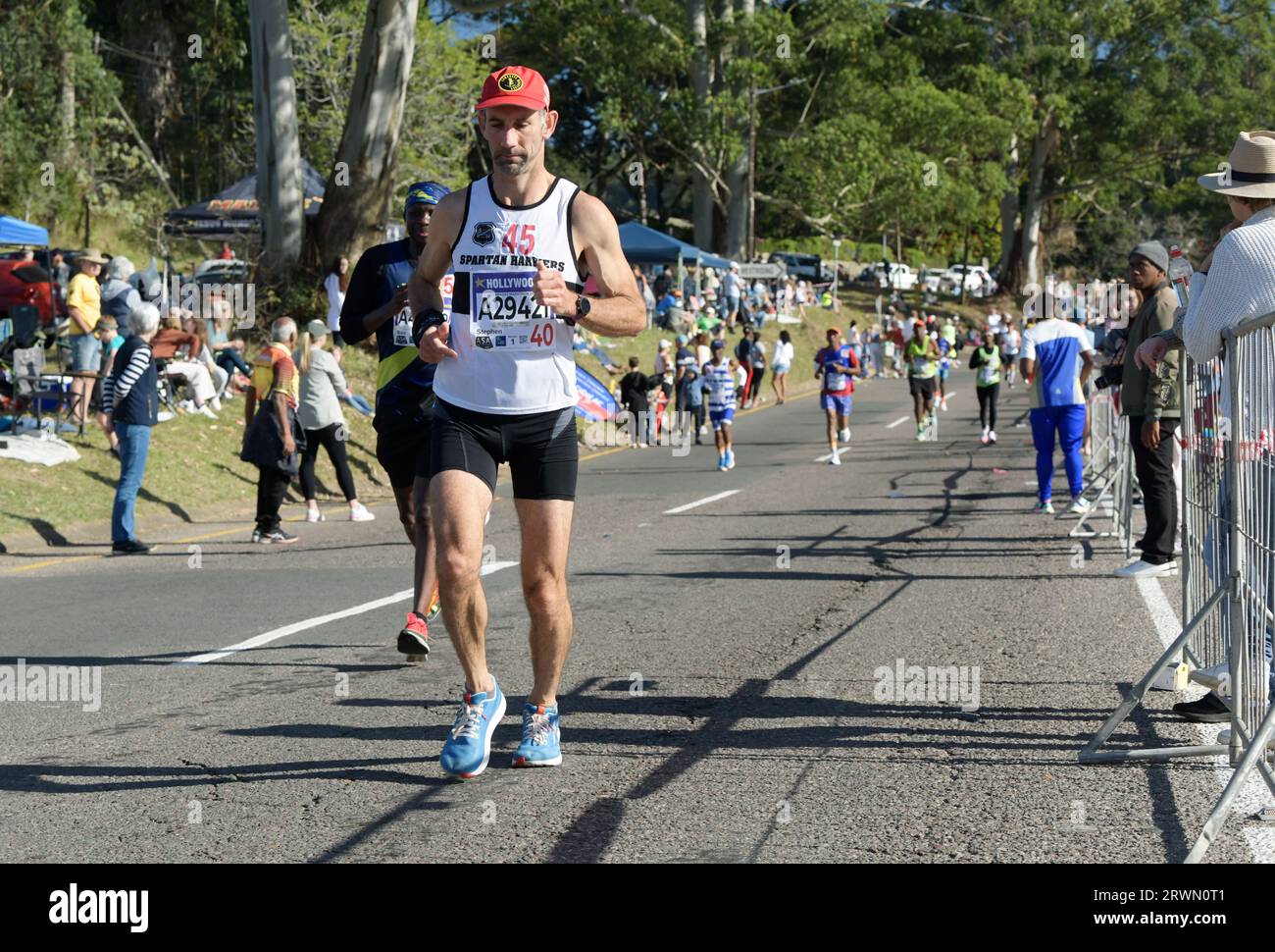 Persone che corrono in un evento di corse su strada, 96th Comrades Marathon 2023, Durban, Sud Africa, corridori in azione, atletica, evento sportivo internazionale Foto Stock