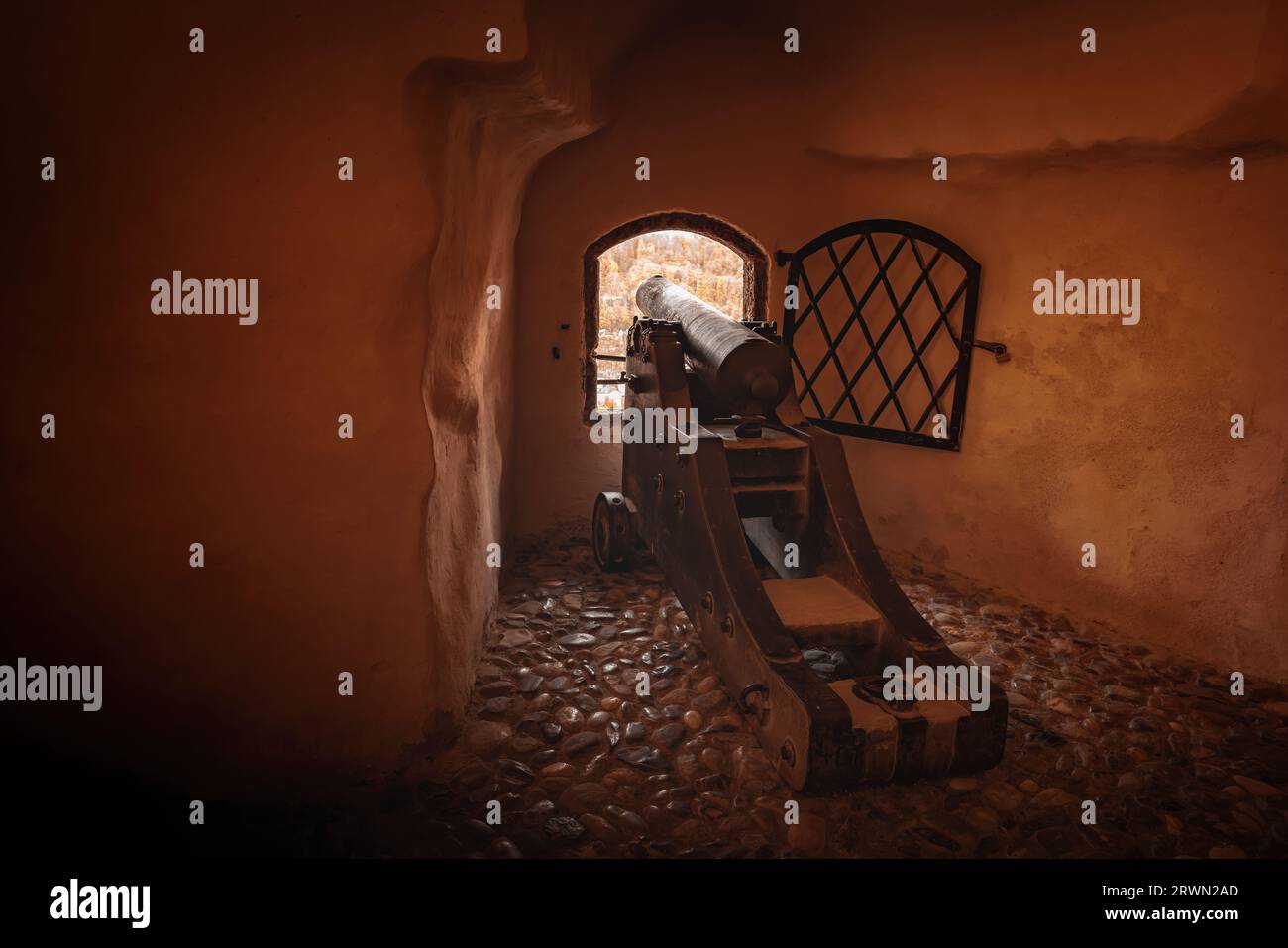 Cannone nel castello nella fortezza di Hohensalzburg - Salisburgo, Austria Foto Stock