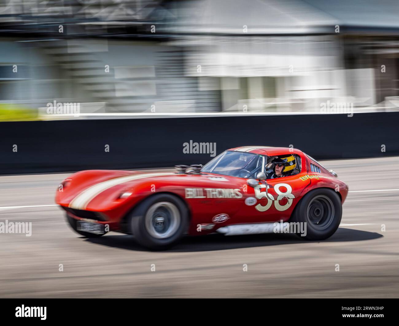 Duncan Pittaway pilota di auto da corsa con la sua Cheetah-Chevrolet in una giornata di test sul circuito automobilistico di Goodwood, nel West Sussex UK Foto Stock