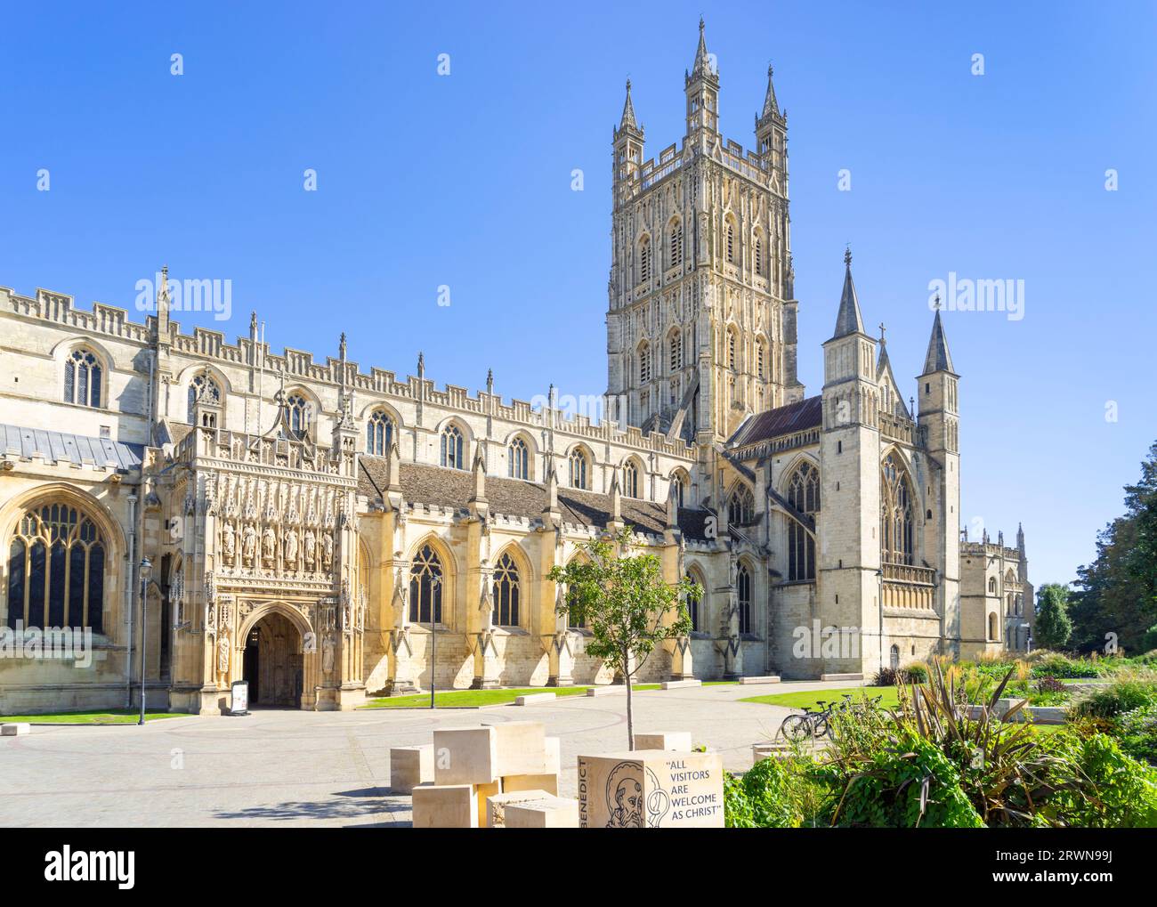 Gloucester cattedrale o Cattedrale Chiesa di San Pietro e la Santa e indivisibile Trinità Gloucester centro città Gloucestershire Inghilterra GB Europa Foto Stock