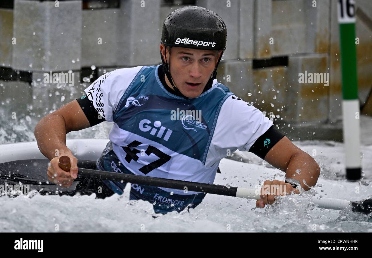 Waltham Cross, Regno Unito. 20 settembre 2023. 2023 Campionati del mondo di canoa. Lee Valley White Water Centre. Waltham Cross. Roko Bengeri (CRO) nelle manche di canoa maschili durante i Campionati del mondo di canoa 2023 al Lee Valley White Water Centre, Regno Unito. Credito: Sport in Pictures/Alamy Live News Foto Stock