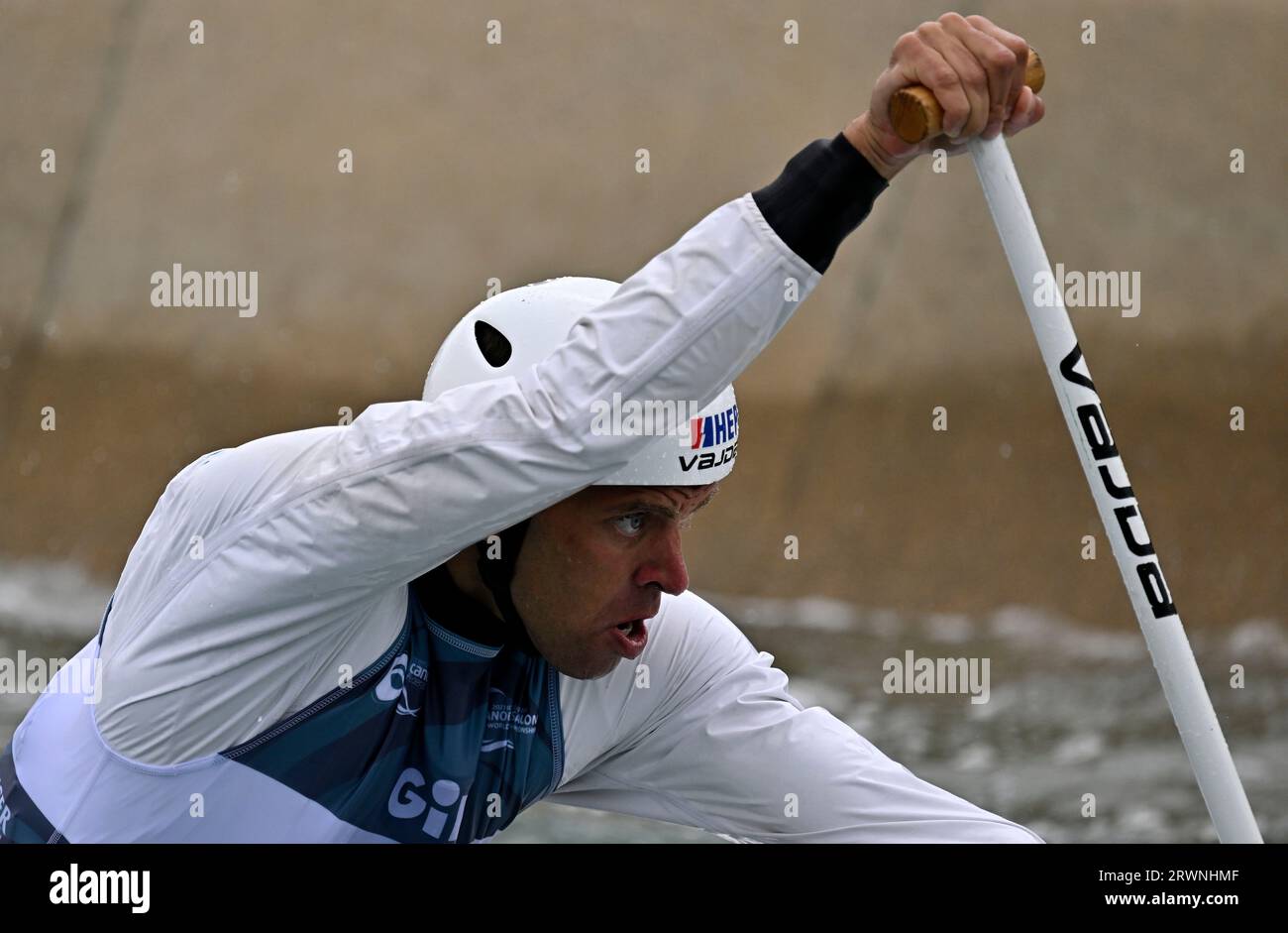 Waltham Cross, Regno Unito. 20 settembre 2023. 2023 Campionati del mondo di canoa. Lee Valley White Water Centre. Waltham Cross. Matija Marinic (CRO) nelle manche di canoa maschili durante i Campionati del mondo di canoa 2023 al Lee Valley White Water Centre, Regno Unito. Credito: Sport in Pictures/Alamy Live News Foto Stock