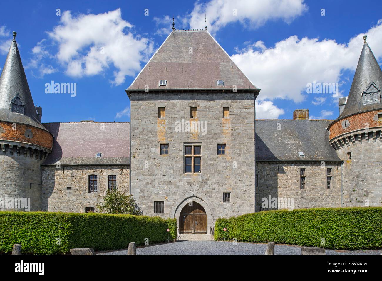 Château de Solre-sur-Sambre, castello d'acqua fortificato del XIV secolo vicino a Erquelinnes, provincia di Hainaut, Vallonia, Belgio Foto Stock