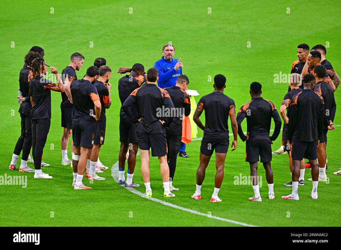 AMSTERDAM - allenatore ad interim Jacques Abardonado dell'Olympique Marsiglia durante l'allenamento per la partita a gironi dell'Europa League contro l'Ajax. La squadra di Amsterdam riceve il club francese nella Johan Cruijff Arena. ANP OLAF KRAAK Foto Stock