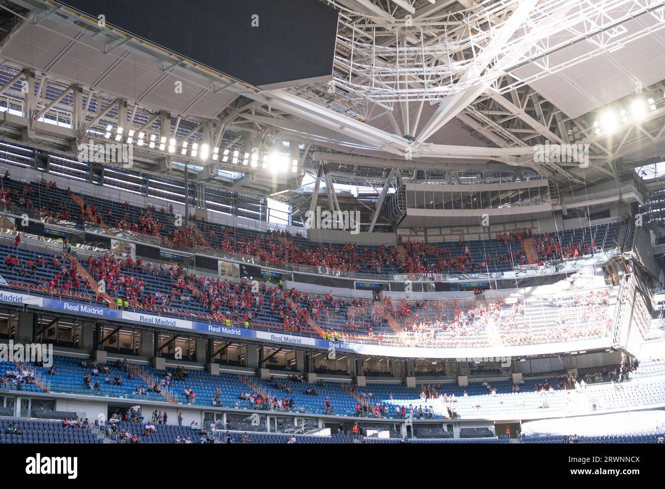 20 settembre 2023; stadio Santiago Bernabeu, Madrid, Spagna, Champions League Football, fase a gironi, Real Madrid contro Union Berlin; tifosi dell'Union Berlin nelle tribune superiori Foto Stock