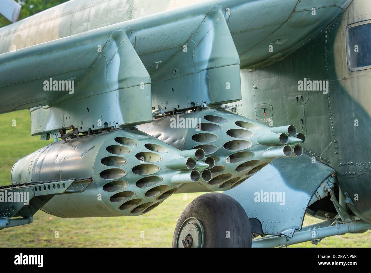 Vecchie cialde mimetiche sovietiche mi-24 per elicotteri militari Foto Stock