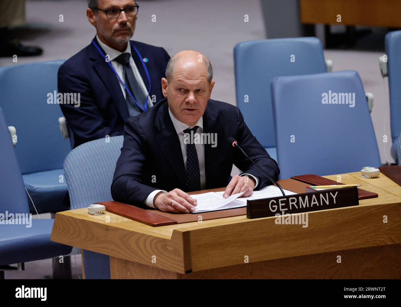 New York, Stati Uniti. 20 settembre 2023. Il Cancelliere tedesco Olaf Scholz parla alla riunione del Consiglio di sicurezza delle Nazioni Unite per sostenere gli scopi e i principi della carta delle Nazioni Unite attraverso un multilateralismo efficace, il mantenimento della pace e della sicurezza dell'Ucraina durante la 78a sessione del dibattito generale presso la sede delle Nazioni Unite mercoledì 20 settembre, 2023 a New York. Foto di Jason Szenes/UPI credito: UPI/Alamy Live News Foto Stock