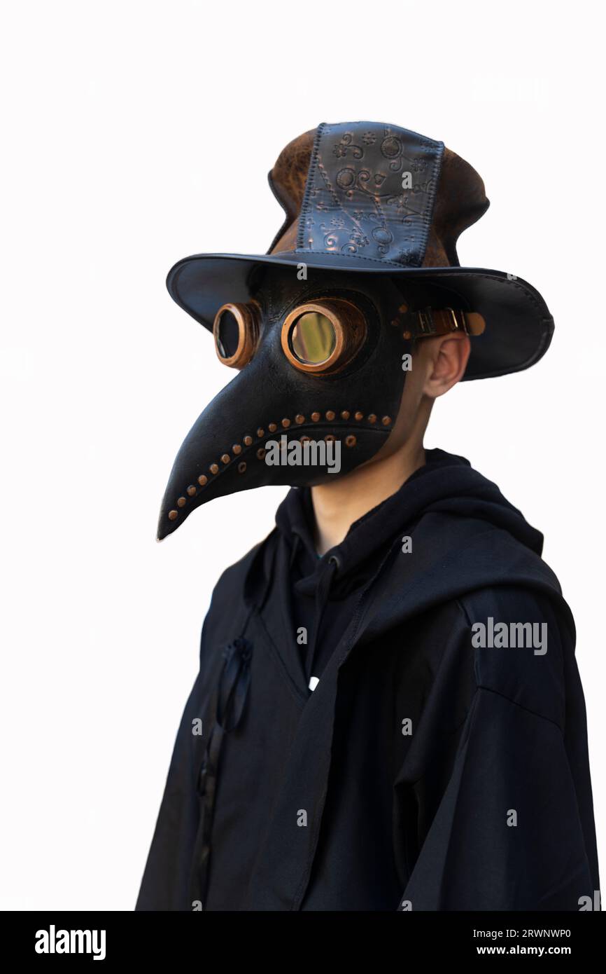 Moderno medico della peste stilizzato con maschera in pelle isolata su bianco Foto Stock