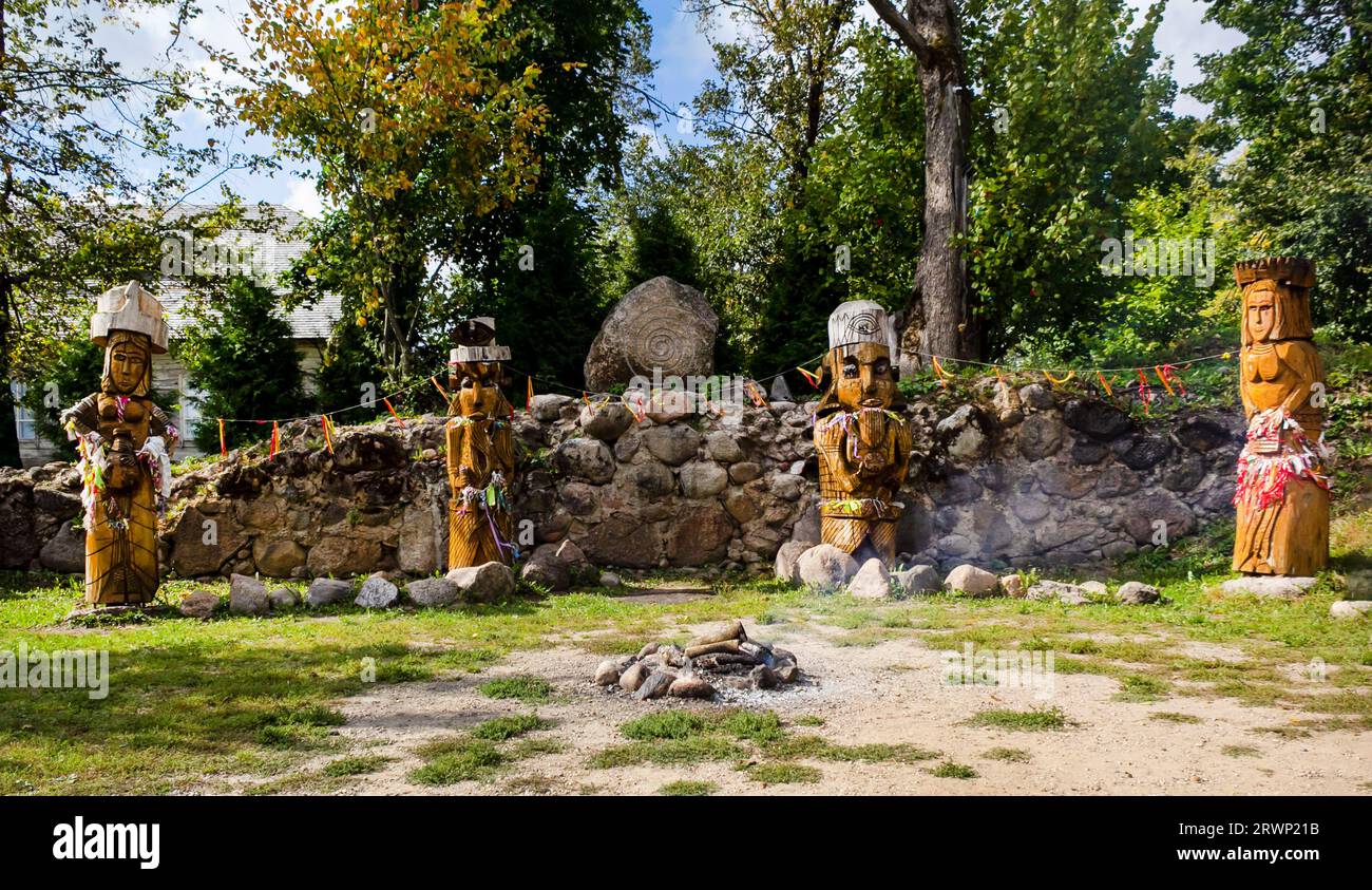Villaggio di Sula, regione di Minsk, Bielorussia. 17 settembre 2023. Luogo di antiche credenze e culti slavi. Il Pantheon degli dei è un tempio. Foto Stock