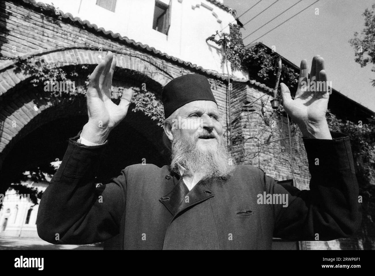 Bucarest, Romania, 1992. Monaco anziano al monastero di Plumbuita. Foto Stock