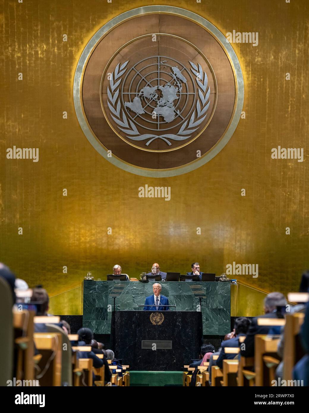 New York, Stati Uniti. 19 settembre 2023. Il presidente degli Stati Uniti Joe Biden si rivolge all'assemblea generale delle Nazioni Unite presso la sede delle Nazioni Unite, il 19 settembre 2023, a New York City, New York. Credito: Adam Schultz/White House Photo/Alamy Live News Foto Stock
