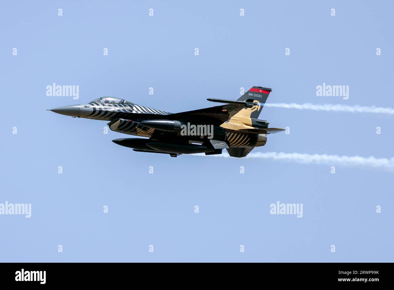 Turkish Air Force General Dynamics (TUSAS) F-16C Fighting Falcon (401) (REG: 88-0021) arrivando a partecipare a mia 2023. Foto Stock