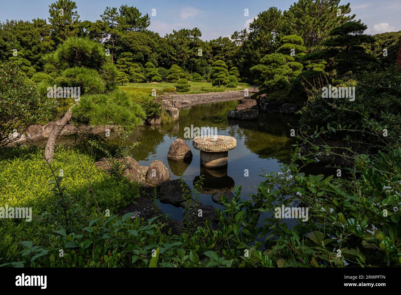 L'Inage Memorial Museum Garden e la Kaiseian Teahouse sono circondati da un giardino giapponese a piedi adiacente all'Inage Memorial Museum. C'è anche un tè Foto Stock