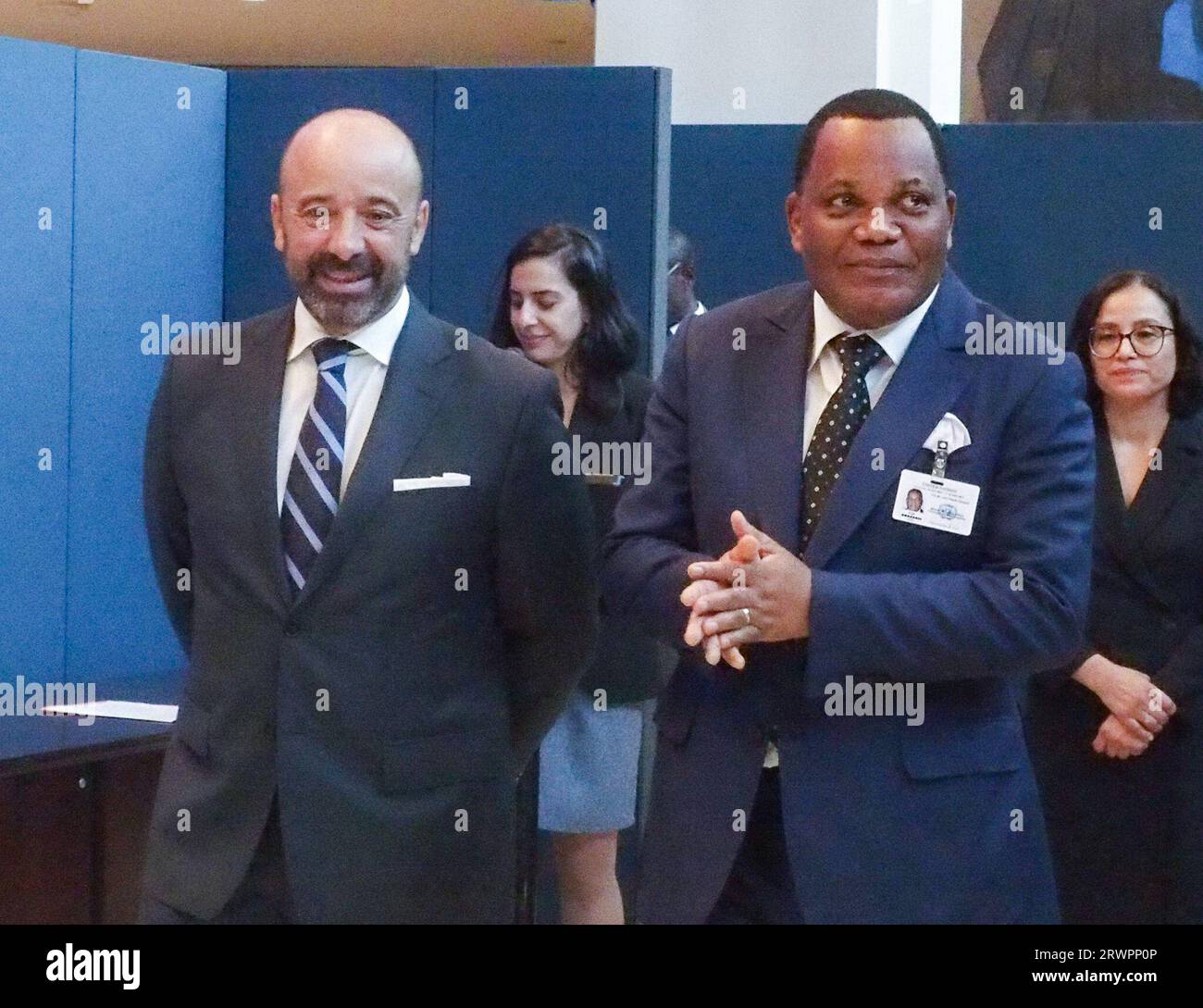 New York, New York, USA. 20 settembre 2023. JEAN-CLAUDE GAKOSSO, ministro degli affari esteri della Repubblica del Congo, firma il trattato di accordo ai sensi della convenzione delle Nazioni Unite sul diritto del mare sulla conservazione e l'uso sostenibile della diversità biologica marina delle zone al di fuori della giurisdizione nazionale. (Immagine di credito: © Bianca Otero/ZUMA Press Wire) SOLO USO EDITORIALE! Non per USO commerciale! Foto Stock