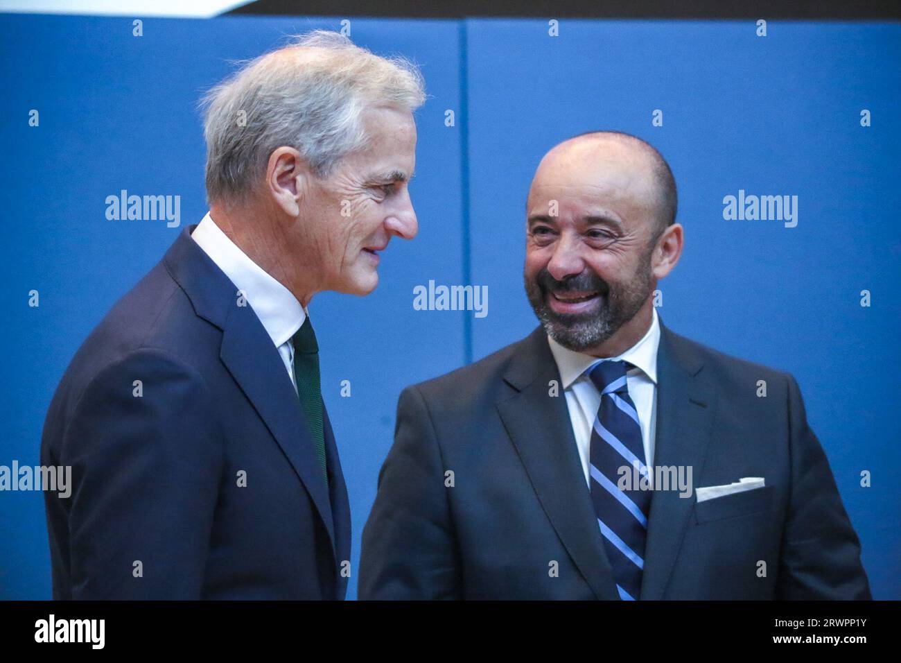 New York, New York, USA. 20 settembre 2023. Primo ministro norvegese, JONAS GHAR STORE firma il trattato di accordo ai sensi della Convenzione delle Nazioni Unite sul diritto del mare sulla conservazione e l'uso sostenibile della diversità biologica marina delle aree al di fuori della giurisdizione nazionale. (Immagine di credito: © Bianca Otero/ZUMA Press Wire) SOLO USO EDITORIALE! Non per USO commerciale! Foto Stock