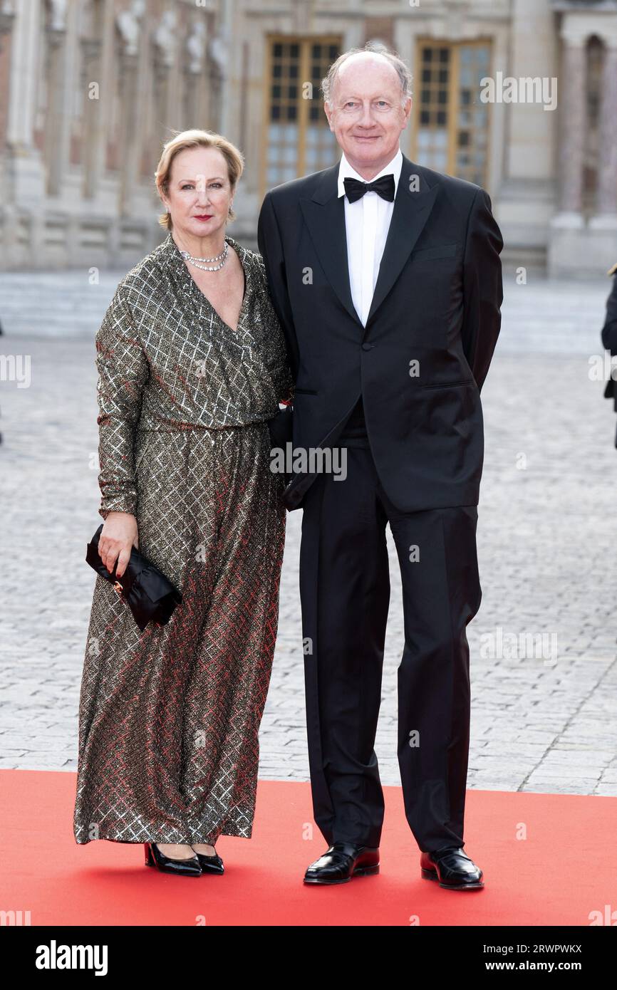 Versailles, Francia. 8 marzo 2023. Laurence de Gaulle e Yves de Gaulle arrivano alla Reggia di Versailles prima della cena di Stato che si tiene in onore del re Carlo III e della regina Camilla nella sala degli specchi della Reggia di Versailles il 20 settembre 2023 a Versailles, in Francia. Foto di David Niviere/ABACAPRESS.COM credito: Abaca Press/Alamy Live News Foto Stock