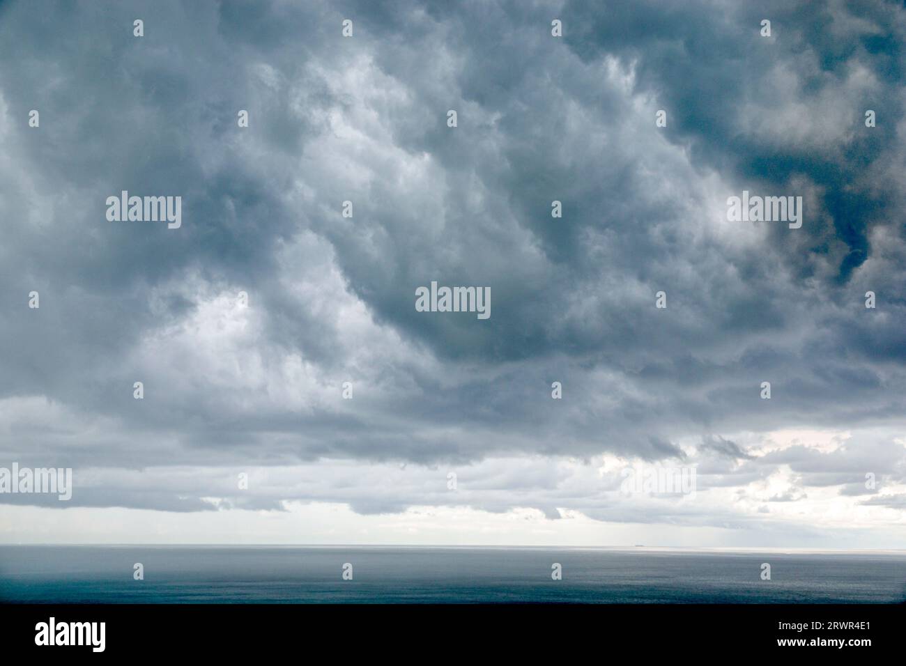 Miami Beach, Florida, Oceano Atlantico, nuvole di tempeste, clima e cambiamento climatico Foto Stock