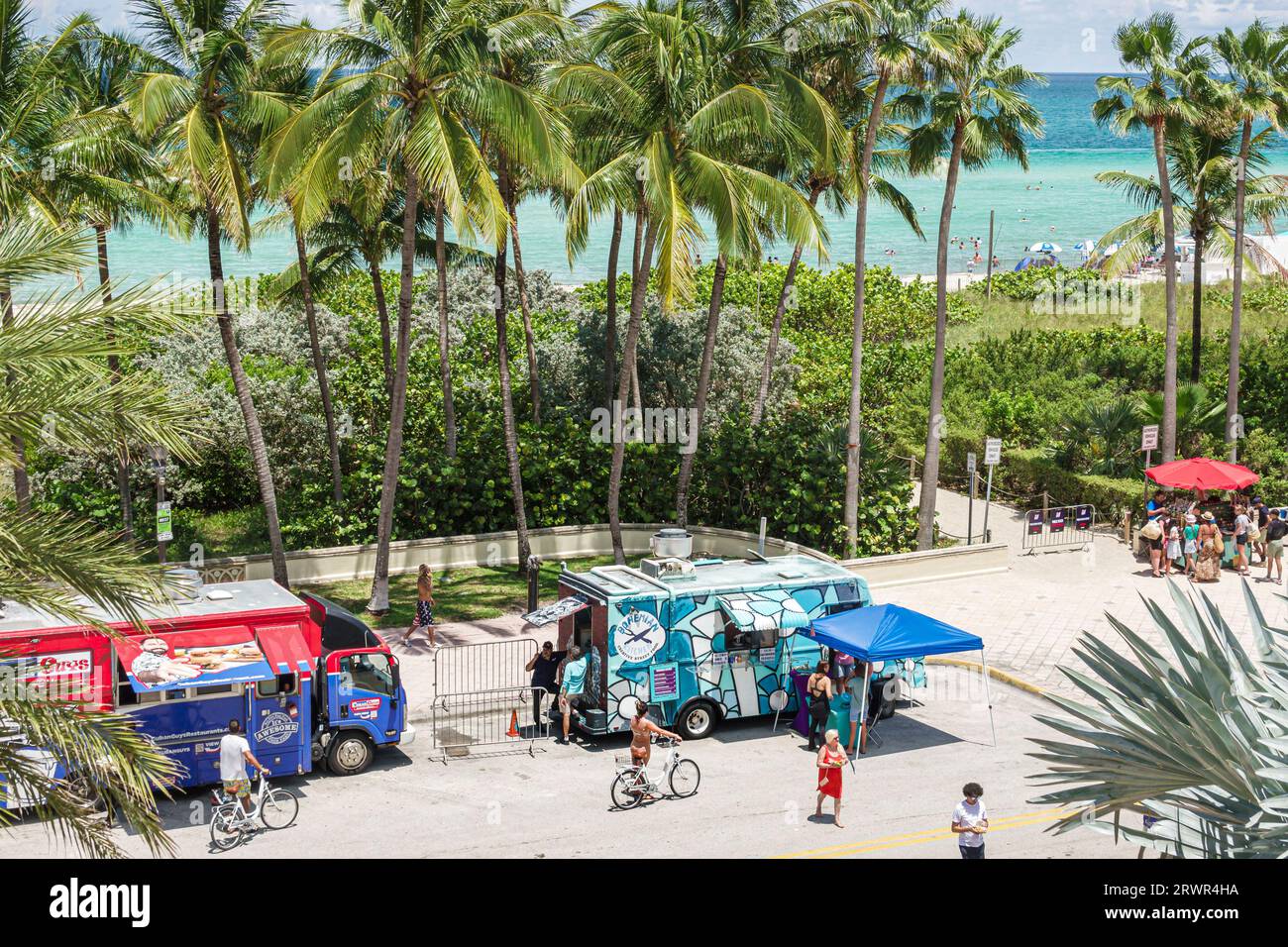 Miami Beach, Florida, Ocean Terrace, evento celebrativo del 4 luglio, giorno dell'indipendenza, food truck, palme dell'Oceano Atlantico Foto Stock