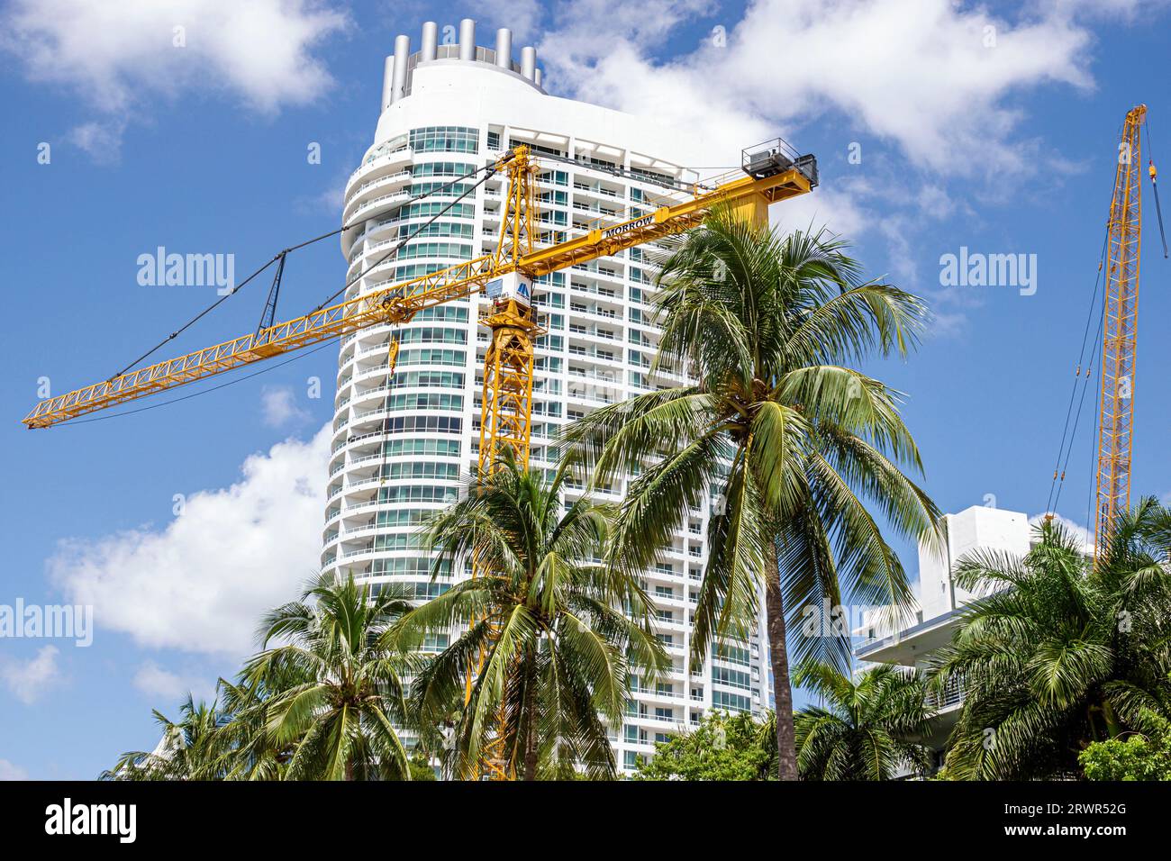 Miami Beach Florida, Fontainebleau II Tresor Tower, grattacieli, grattacieli, grattacieli alti, skyline urbano della città, architettura Foto Stock
