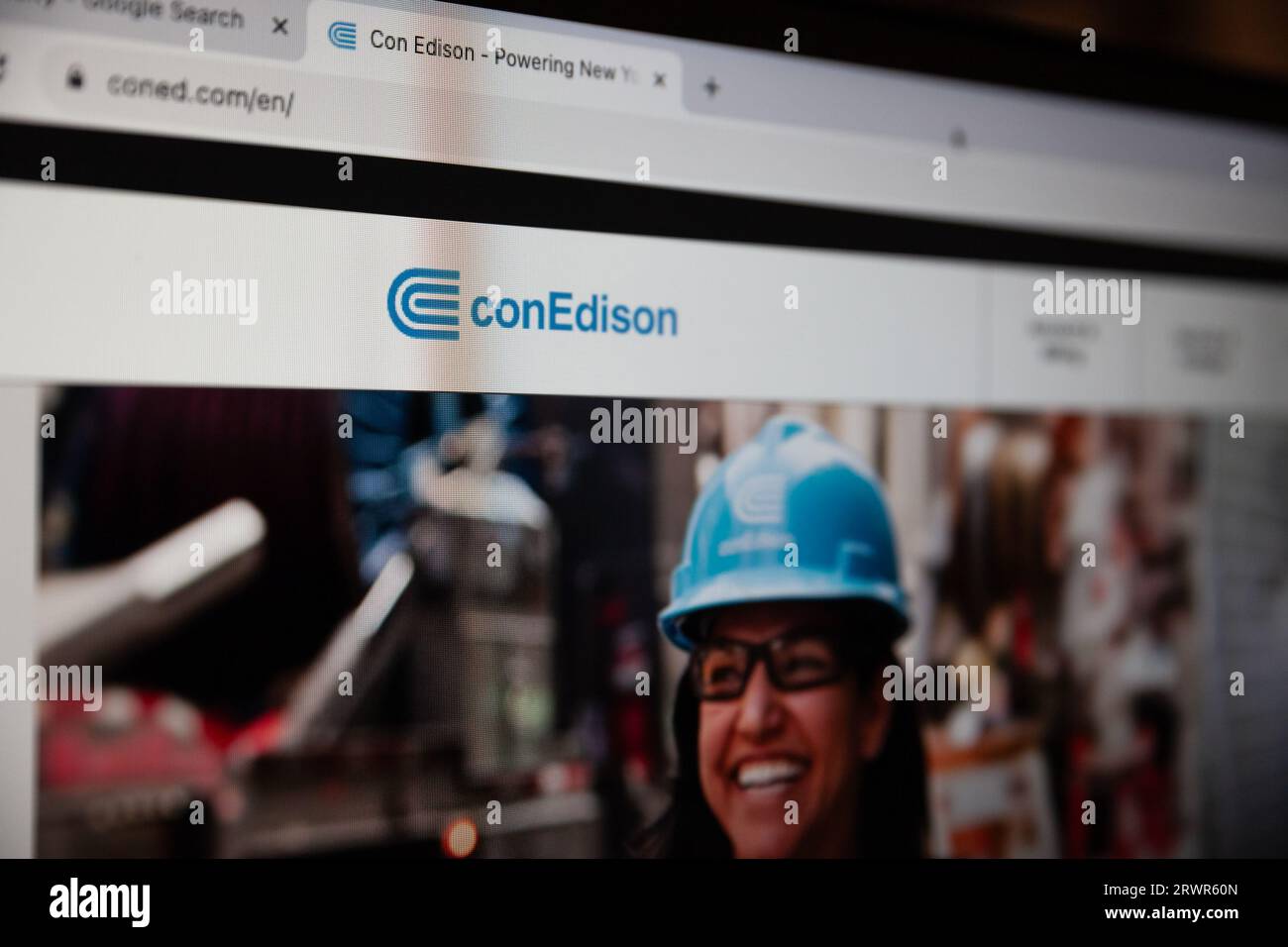 Immagine di un cartello con il logo di con Edison sul loro sito web per New York. Consolidated Edison, Inc., comunemente noto come con Edison (stilizzato come cono Foto Stock