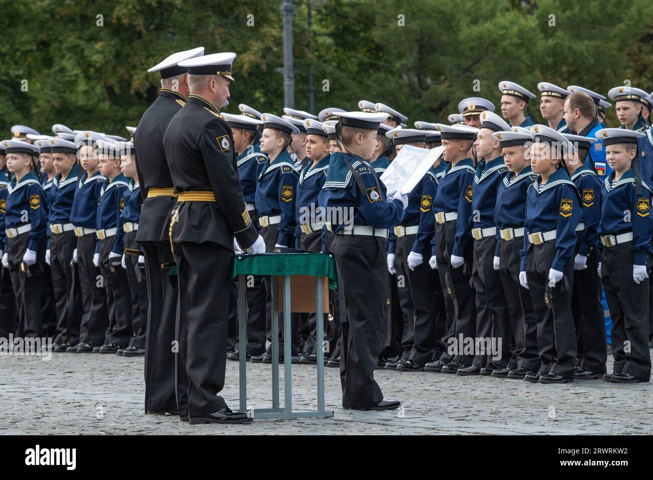 KRONSTADT, RUSSIA - 16 SETTEMBRE 2023: Frammento della cerimonia di iniziazione nei cadetti del Kronstadt Naval Military Cadet Corps Foto Stock