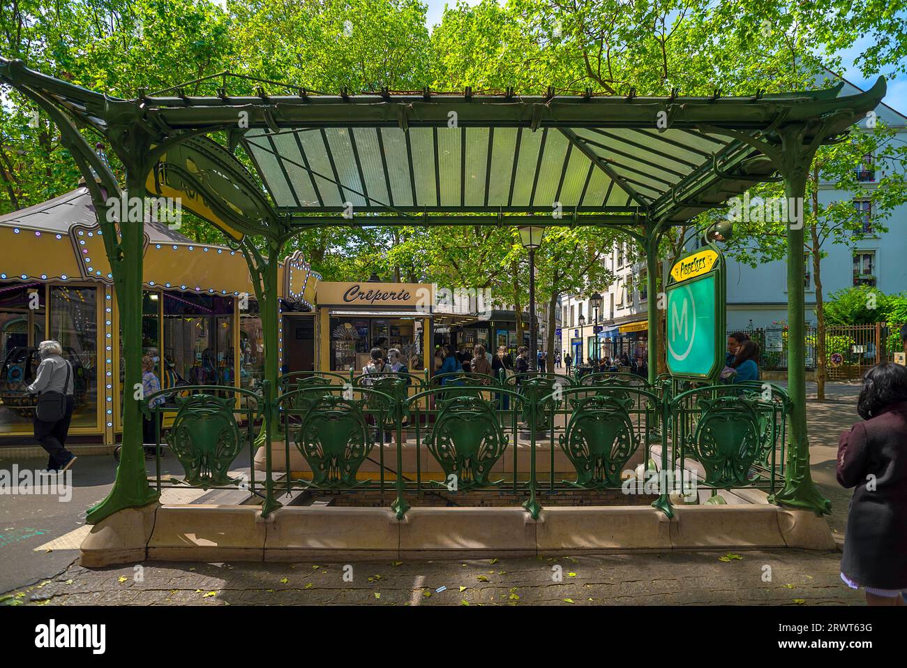 Ingresso Art Nouveau, stazione di Abbesses costruita intorno al 1900, Parigi, Francia, Europa Foto Stock