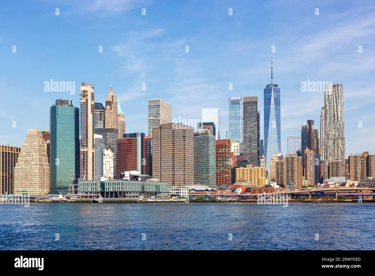New York City skyline di Manhattan con il grattacielo del World Trade Center che viaggia negli Stati Uniti Foto Stock