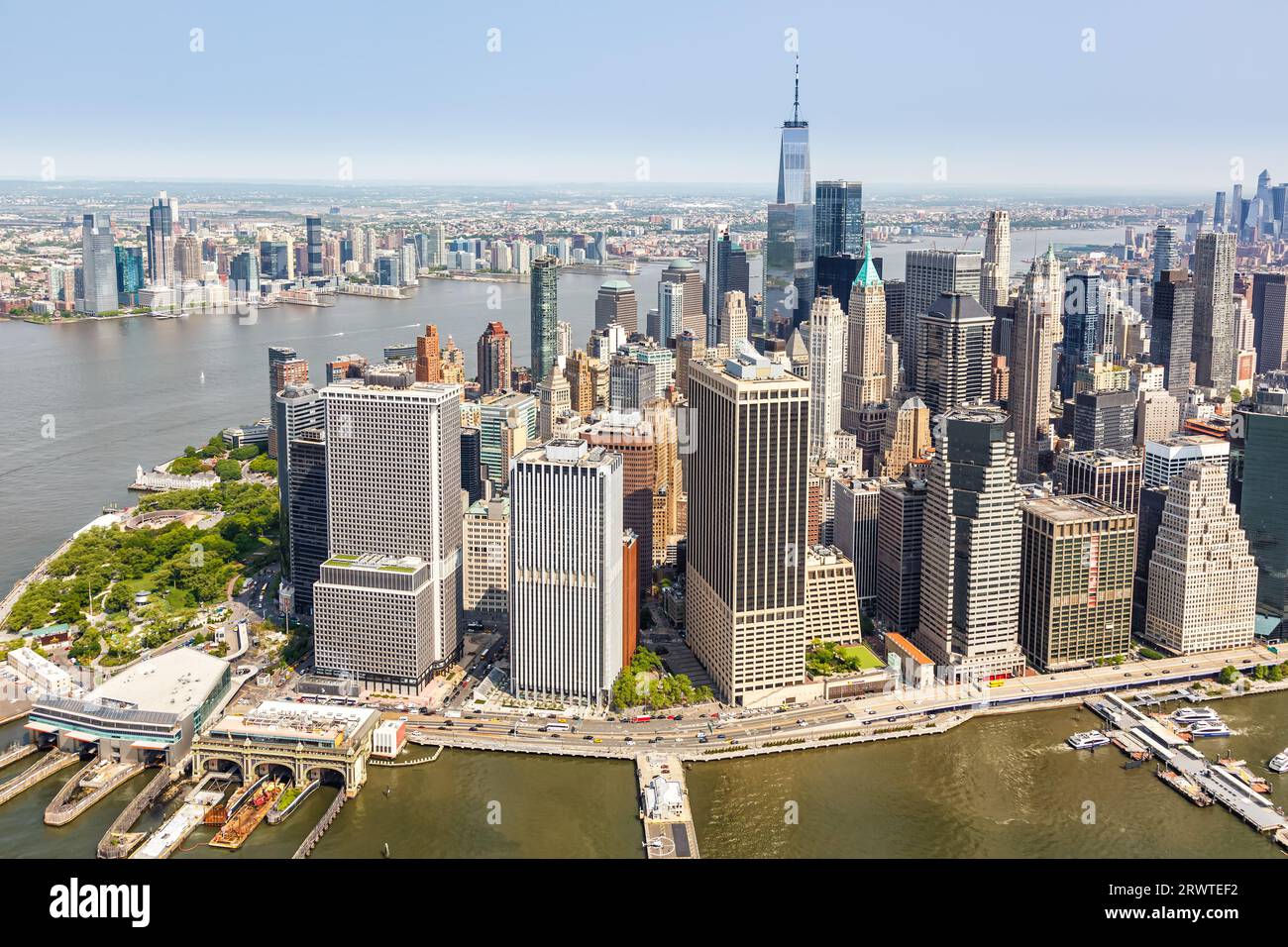 Vista aerea dello skyline di New York City di Manhattan con il grattacielo World Trade Center che viaggia negli Stati Uniti Foto Stock